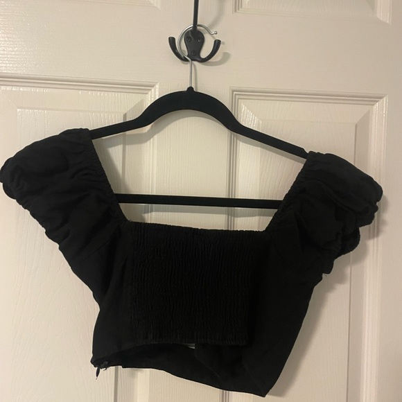 Urban Outfitters Black Cropped top with tie in the front - Picture 2 of 2